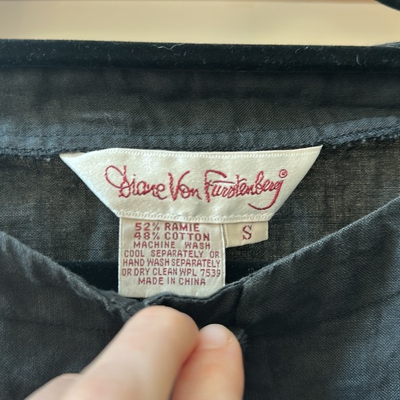 Vintage Diane Von Furstenberg top black bat wing short sleeve sz S Linen Blouse - Picture 3 of 8